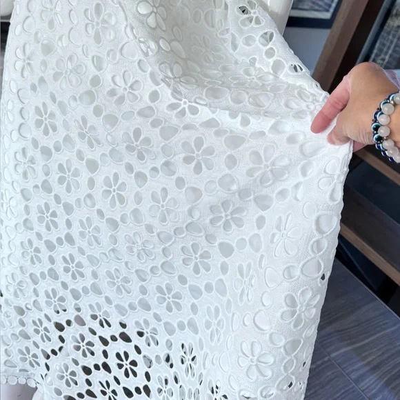 New 🦢 High-End White Embroidered Eyelet V-Neck Dress - Picture 7 of 17